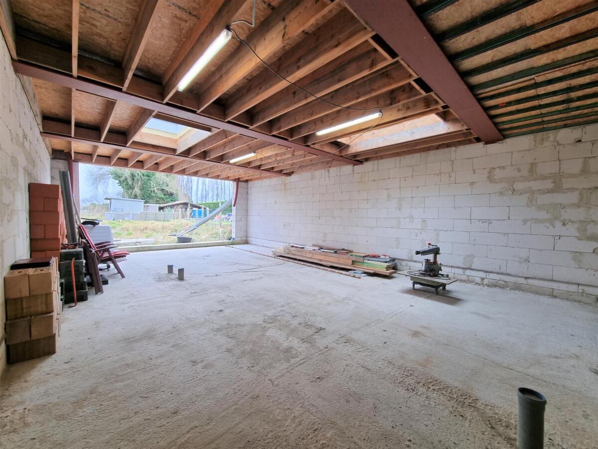 Woning met garage in ruwbouw op 400m² grond - Lissewege 