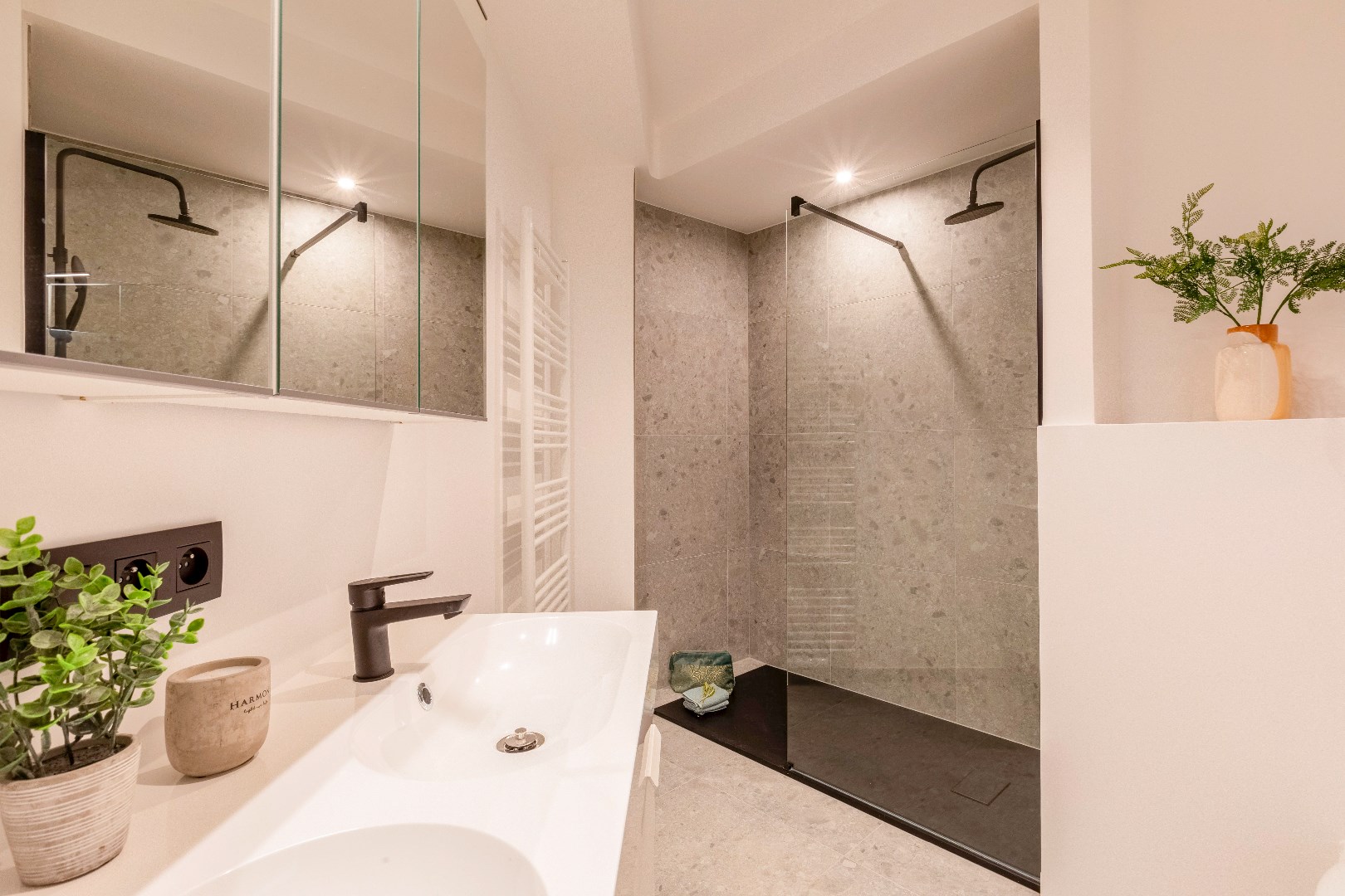 Prachtig gerenoveerd 3 slaapkamerappartement  met  uniek zicht 