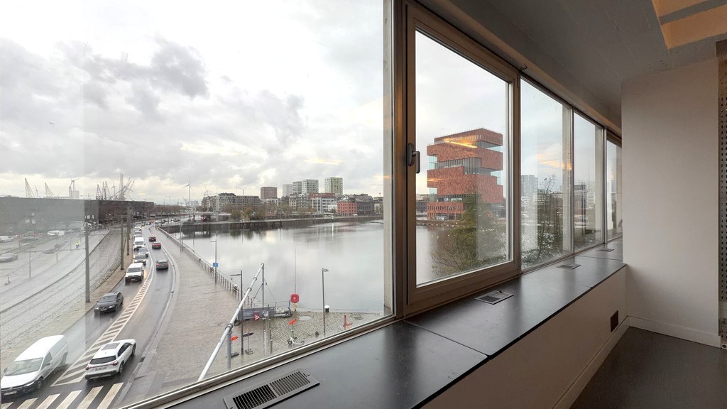 Kantoren te huur met uniek zicht op het MAS in Antwerpen