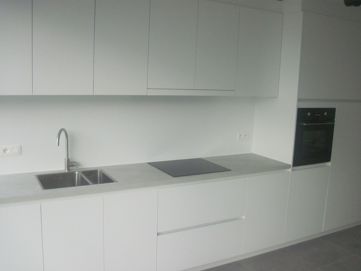 Penthouse-appartement met ruim terras. Geen vaste kosten. 