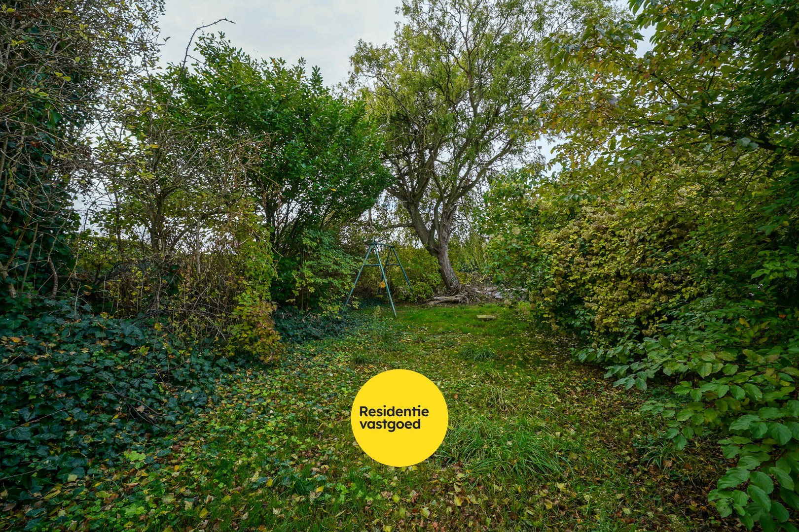 Te renoveren woning met dubbele garage in Bredene – ideaal renovatieproject 