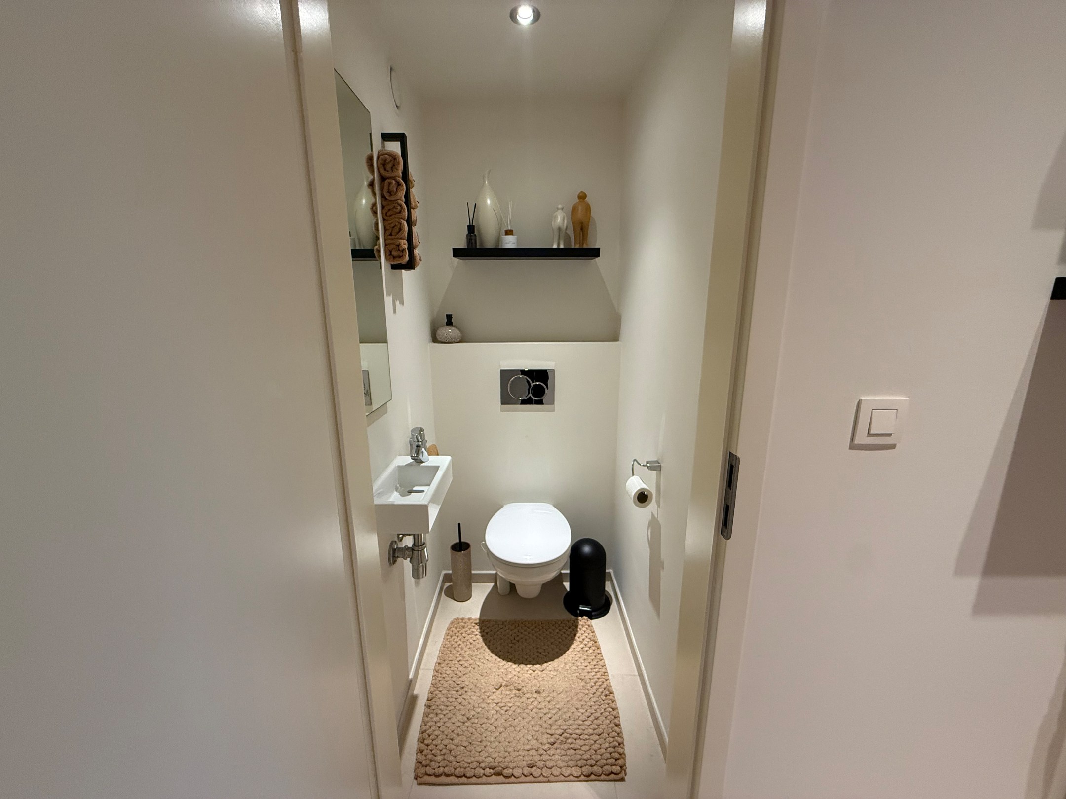 ONGEMEUBELD - Ruim appartement (3 slaapkamers) met een PRACHTIG ZICHT op het groen en de villa's, in het Zoute. KAN OP VENNOOTSCHAP GEHUURD WORDEN. 