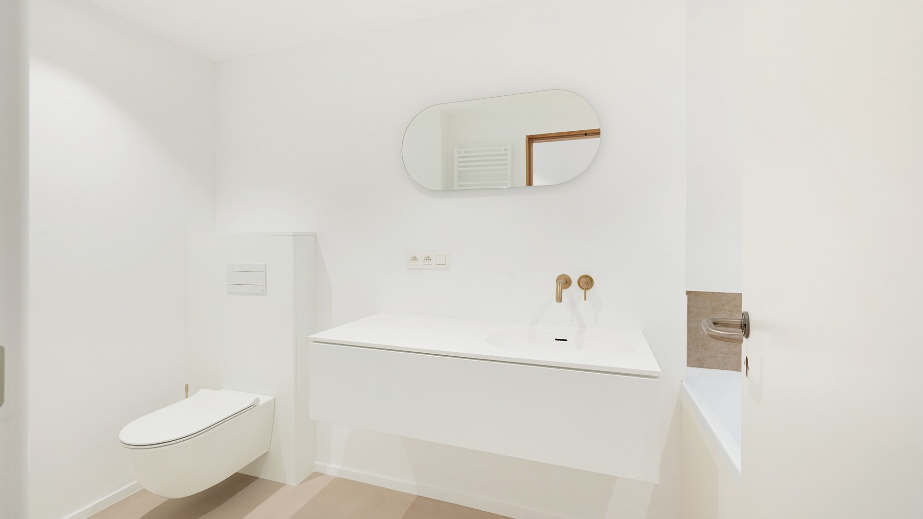 Exclusief ruim plateau-appartement met frontaal zeezicht aan het Rubensplein – met optie tot inpandige parking 