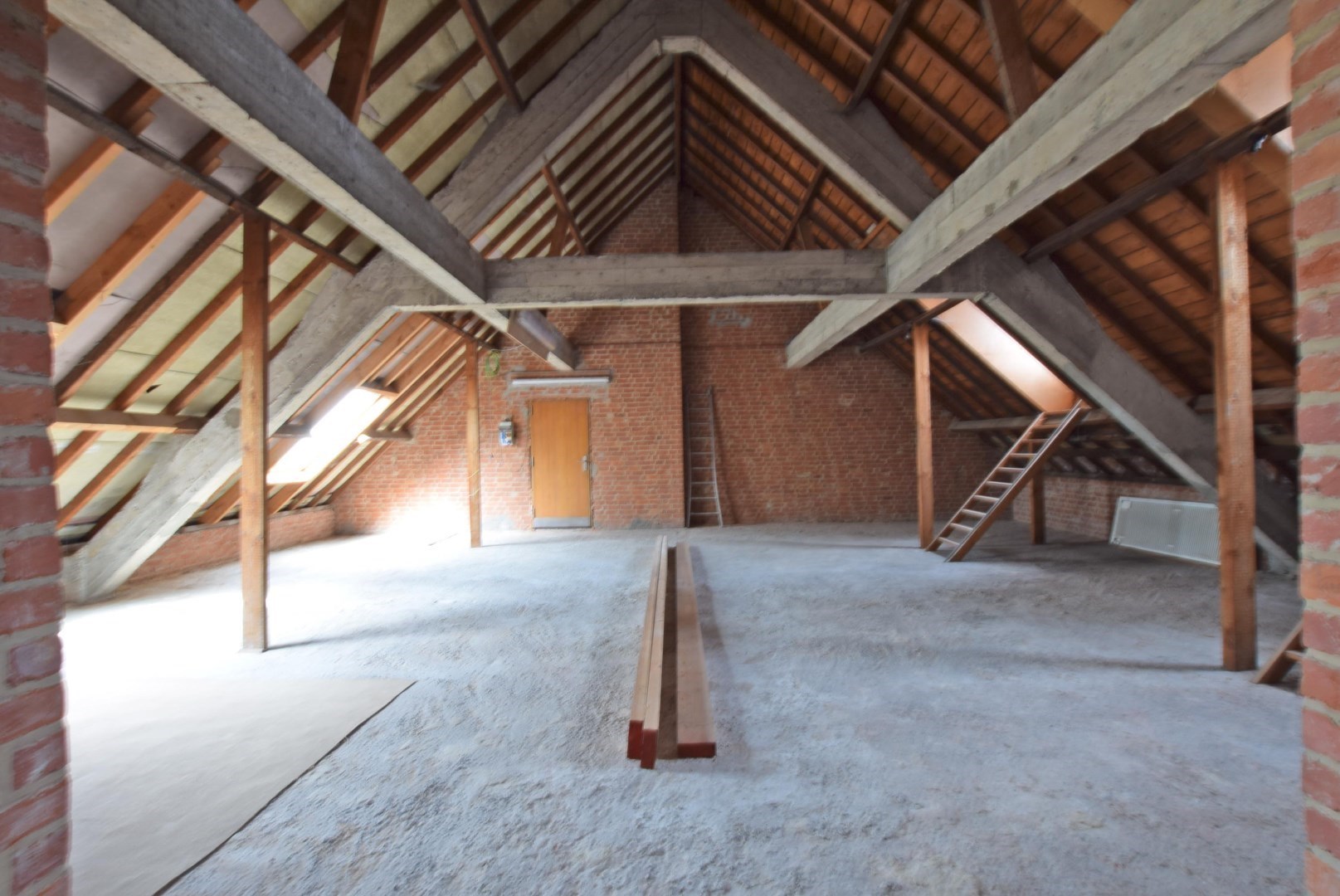 UNIEK ONTWIKKELINGSPROJECT IN HARTJE VEURNE - VOORMALIG BANKGEBOUW. 