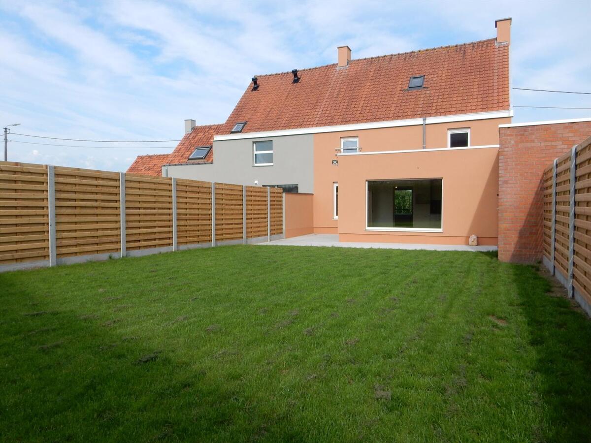 Half-open gerenoveerde woning 