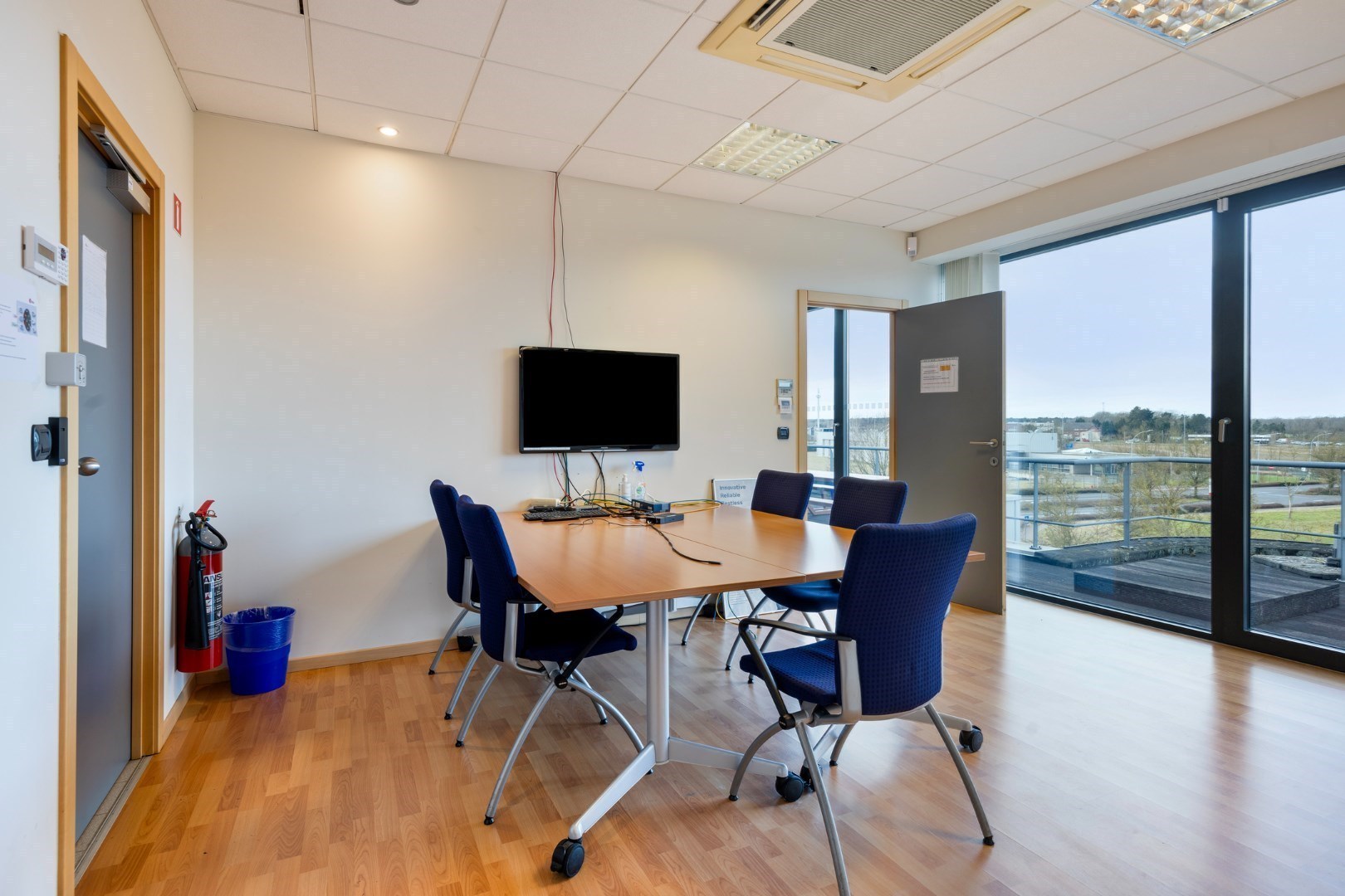 Kantoor te koop in het industriepark te Haasrode/Heverlee met 14 parkings - opp. 626 m² - verkoop van aandelen 