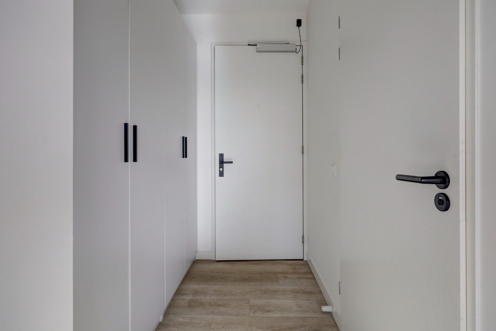 Energiezuinig en instapklare studio met energielabel A, moderne keuken en badkamer en uitzicht op de skyline van Rotterdam. 