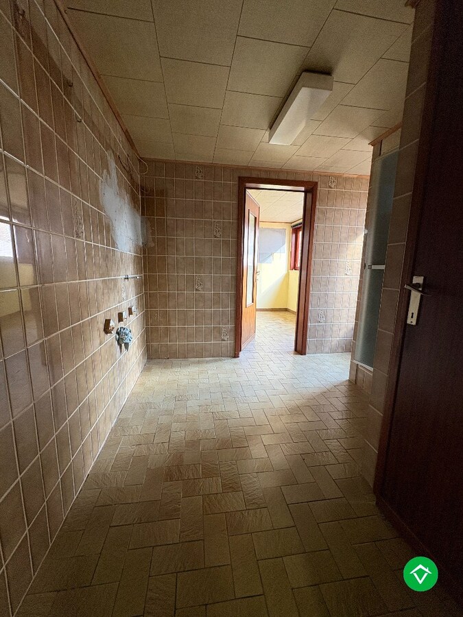 Te koop: Uniek gebouw met 2 appartementen, garage en ruime tuin – hartje Nieuwpoort-Stad 