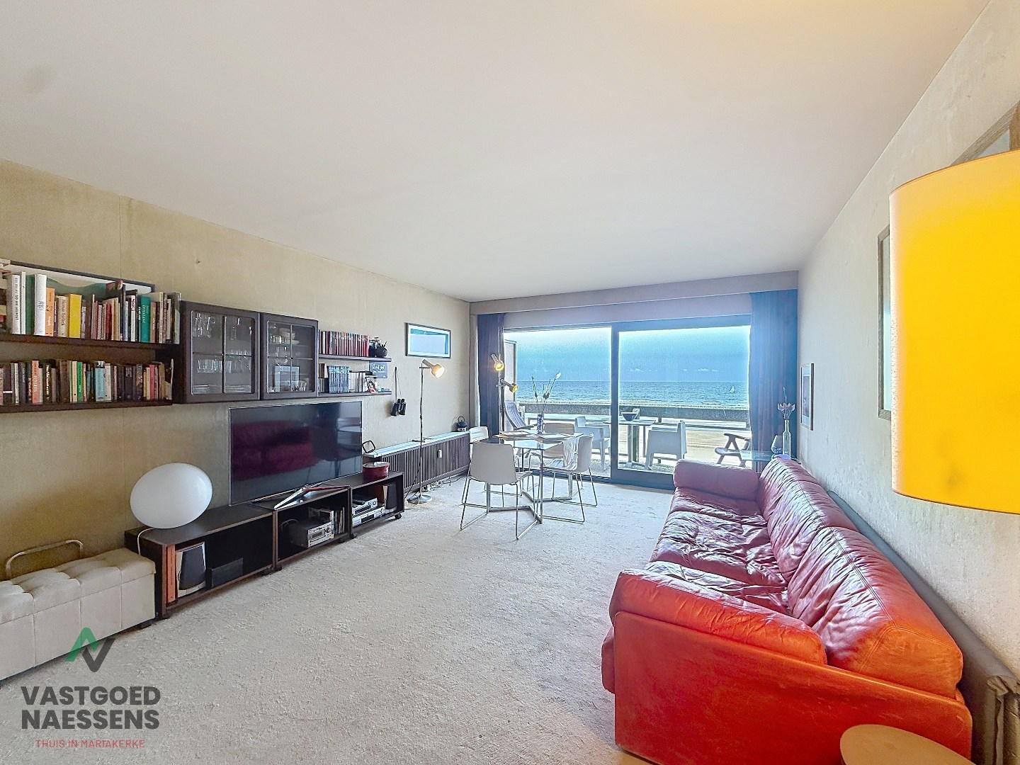 Studio à rafraîchir avec vue sur la mer et terrasse. 