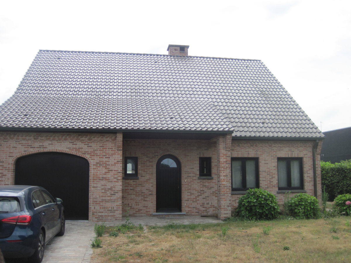 Ruime villa nabij 't Peerdeken. 