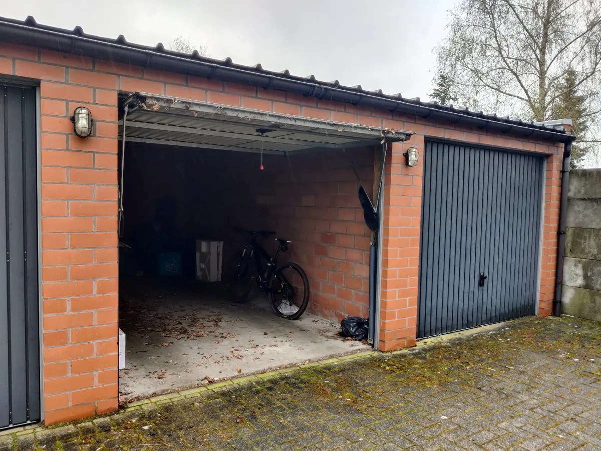Instapklaar appartement met 2 slaapkamers en een garage in centrum van Geel 