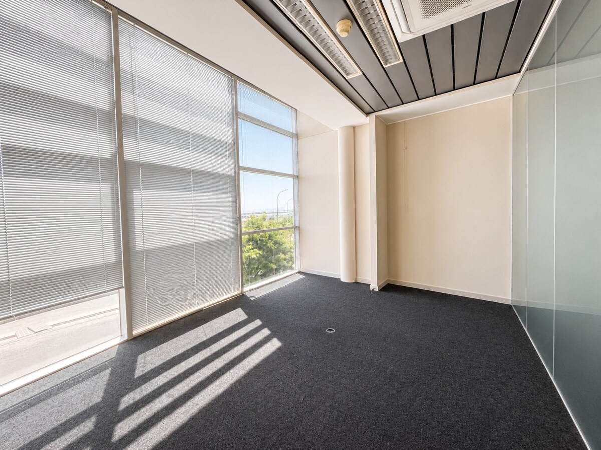 Centre d’Affaires « Excellence » – Bureau à louer ± 210 m² avec parkings 