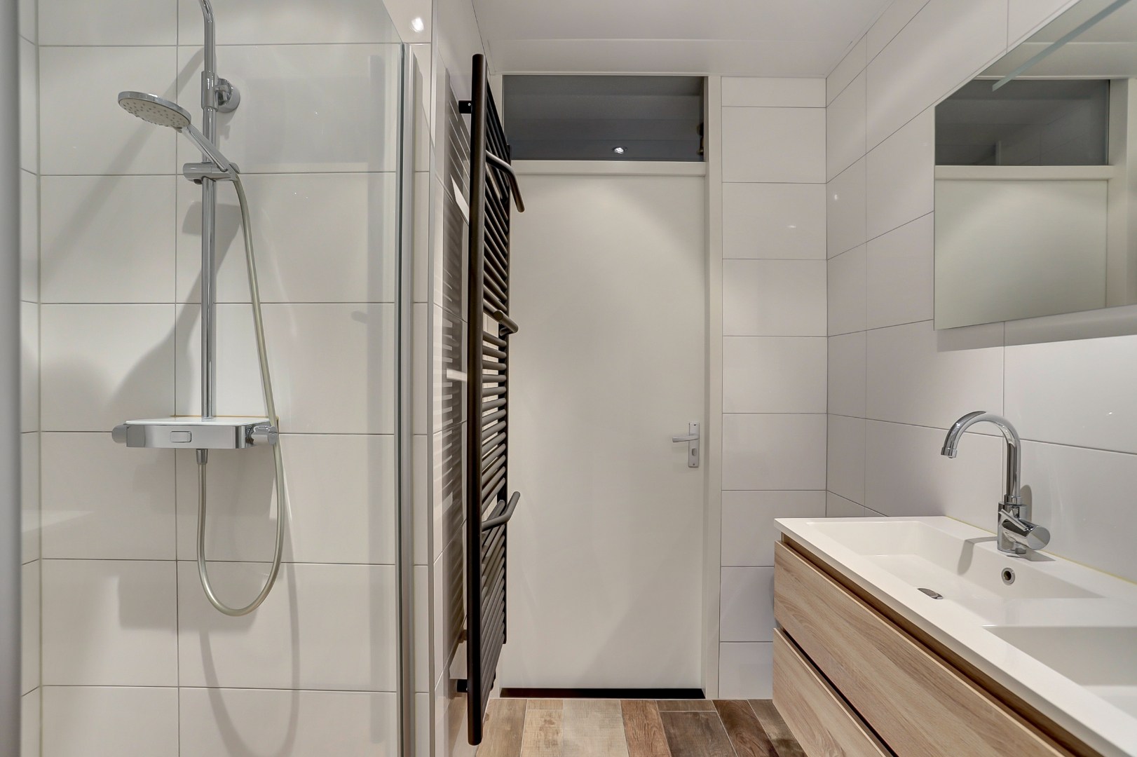 Modern afgewerkt 3 kamerappartement gelegen op de 3e verdieping met schitterend vrij uitzicht en ligging aan water! 