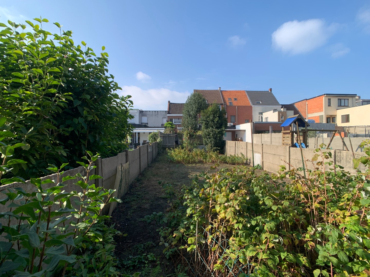 Te renoveren woning met groot potentieel in hartje Merksem! 