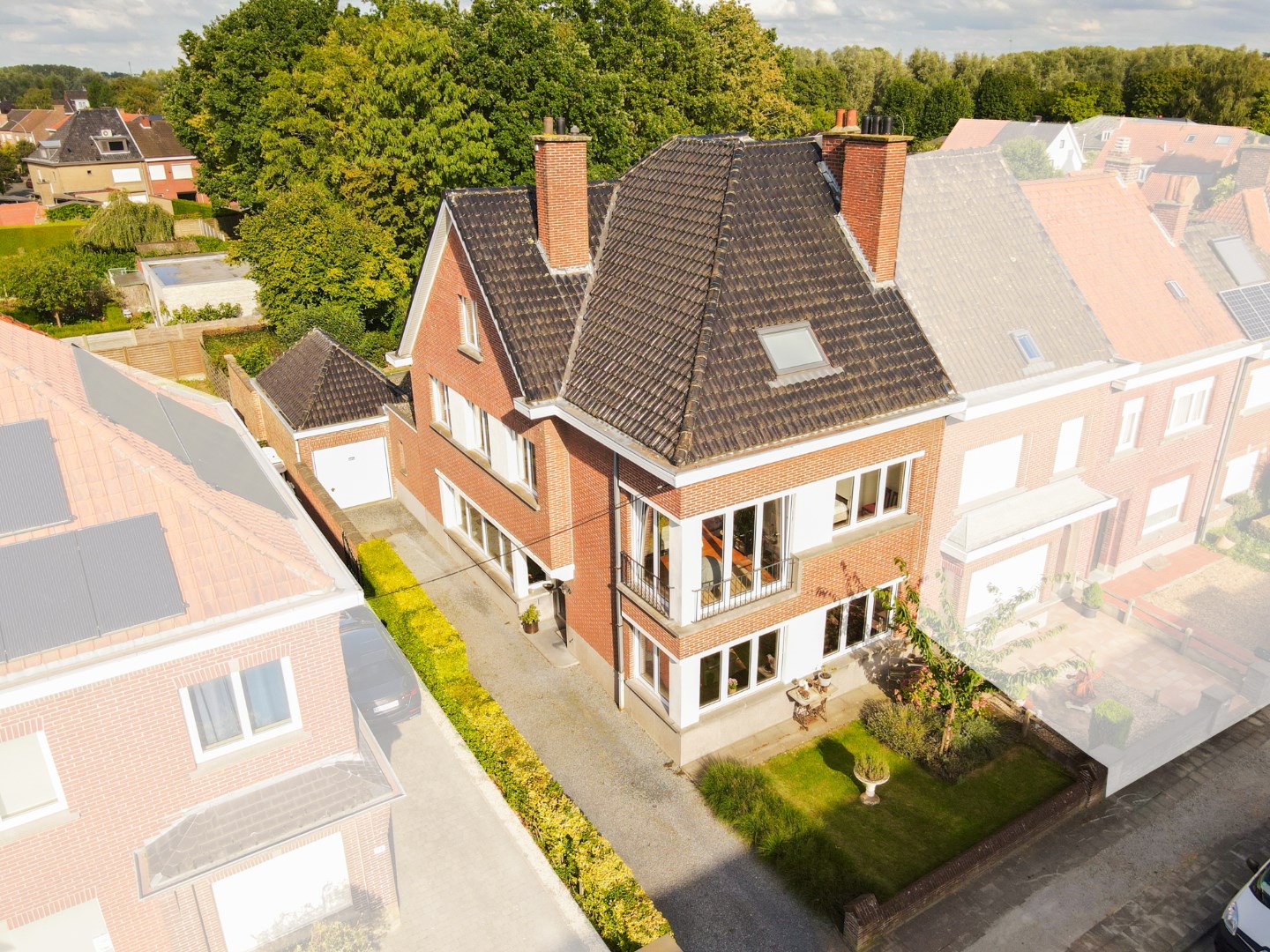 Halfopen ruime gezinswoning op 407m² 