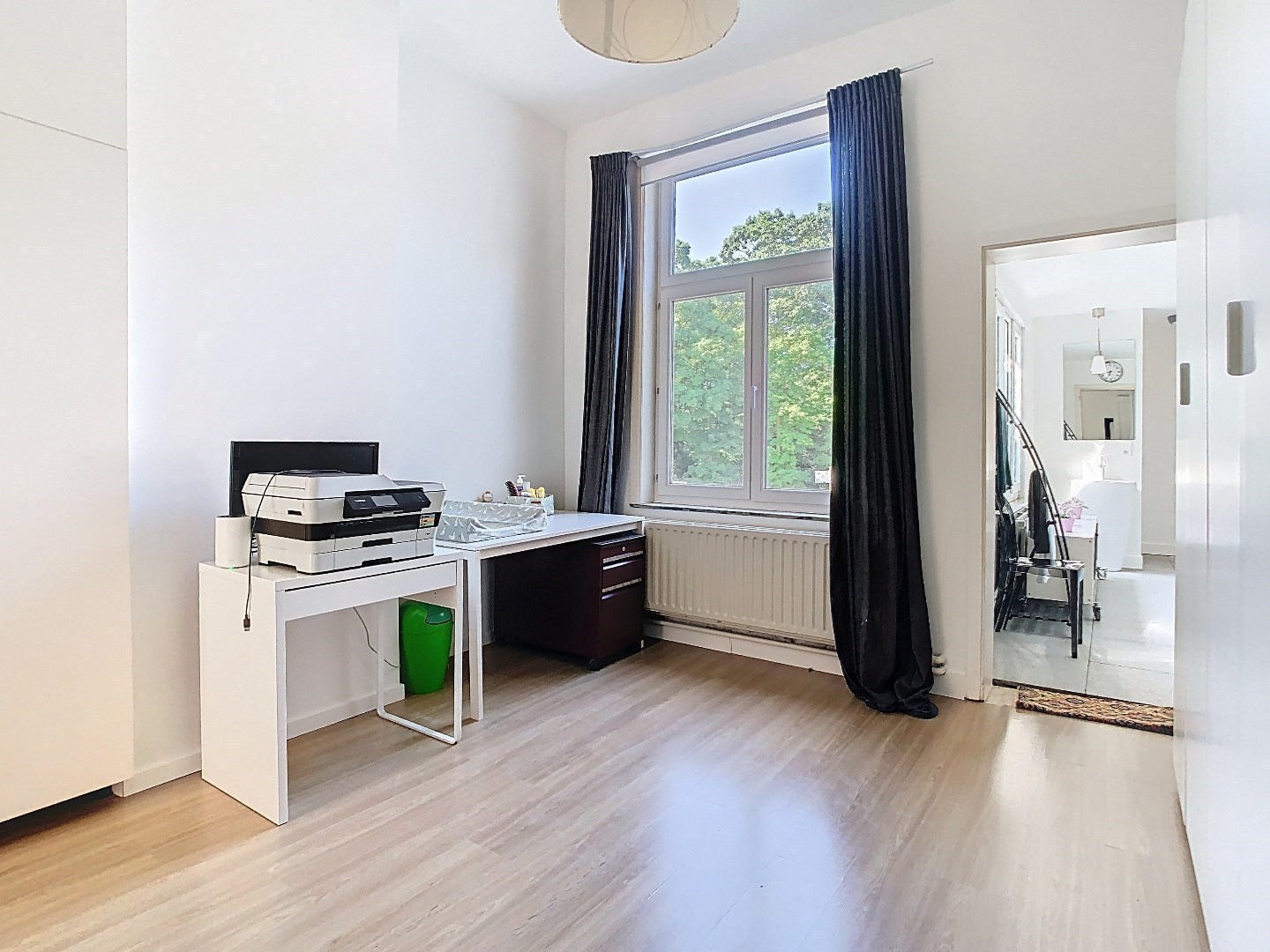 Mooie instapklare herenwoning nabij centrum Brasschaat met 4 slaapkamers 