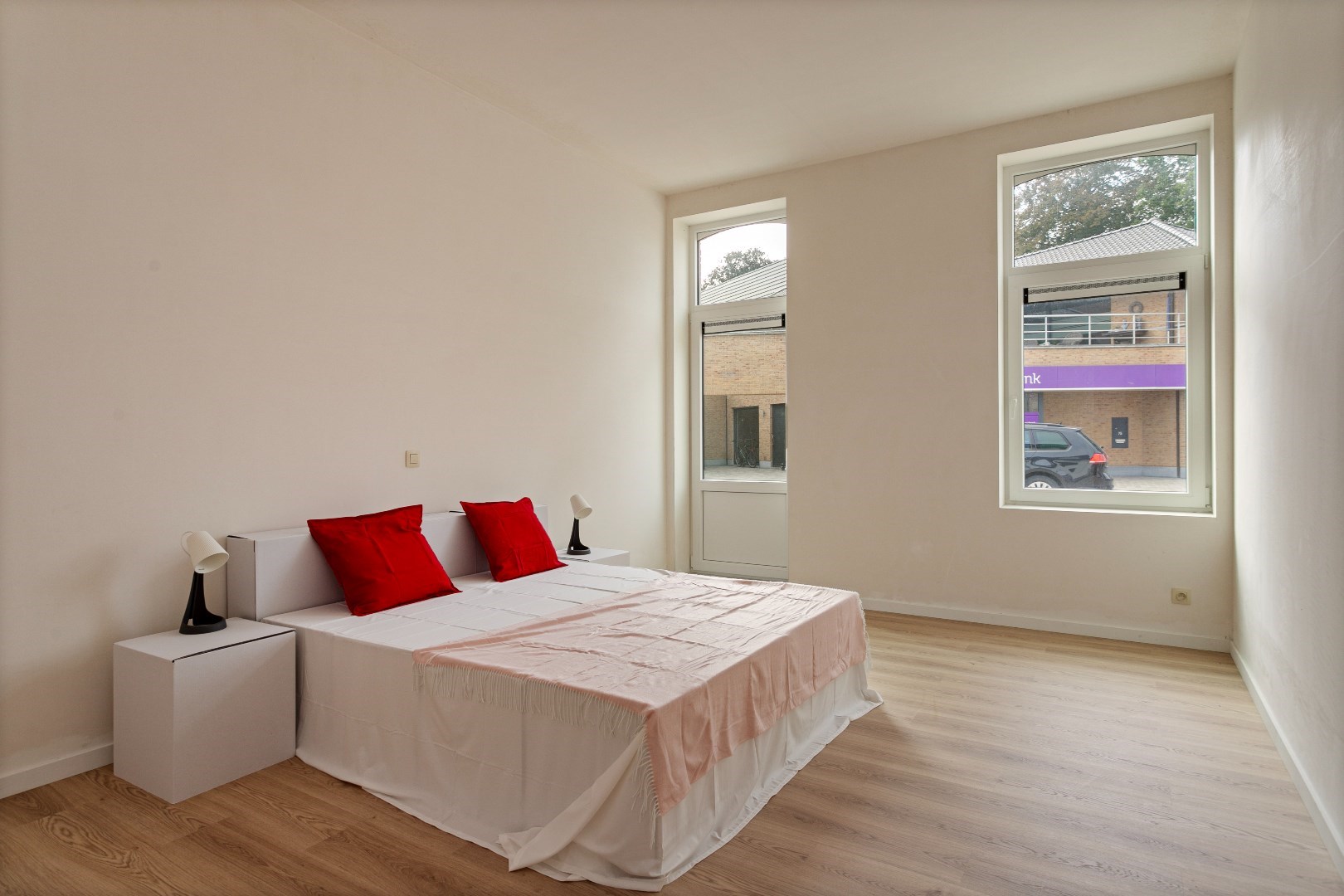 Volledig afgewerkt appartement met 2 slaapkamers en terras. 