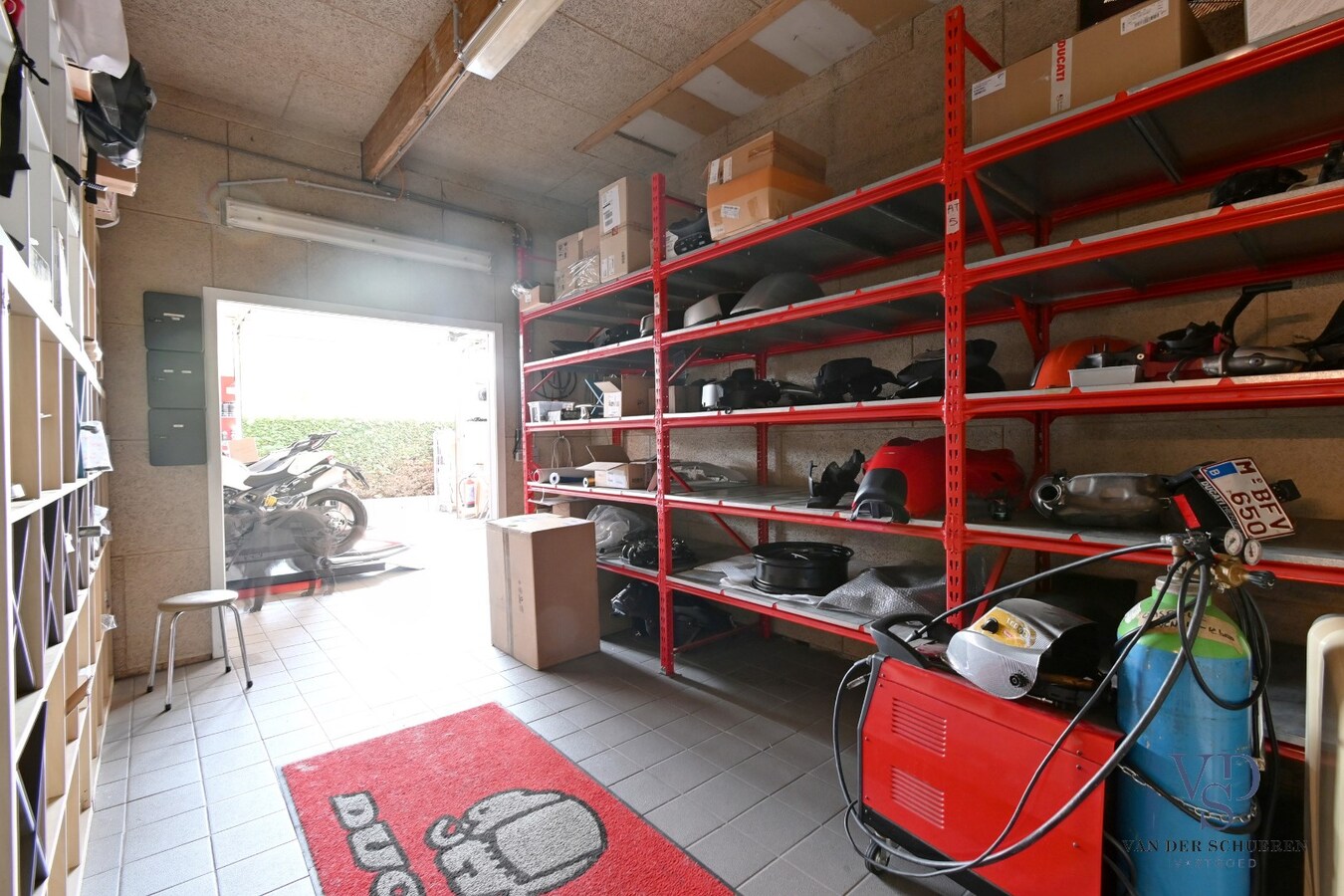 Multifunktioneel pand op top-ligging. 