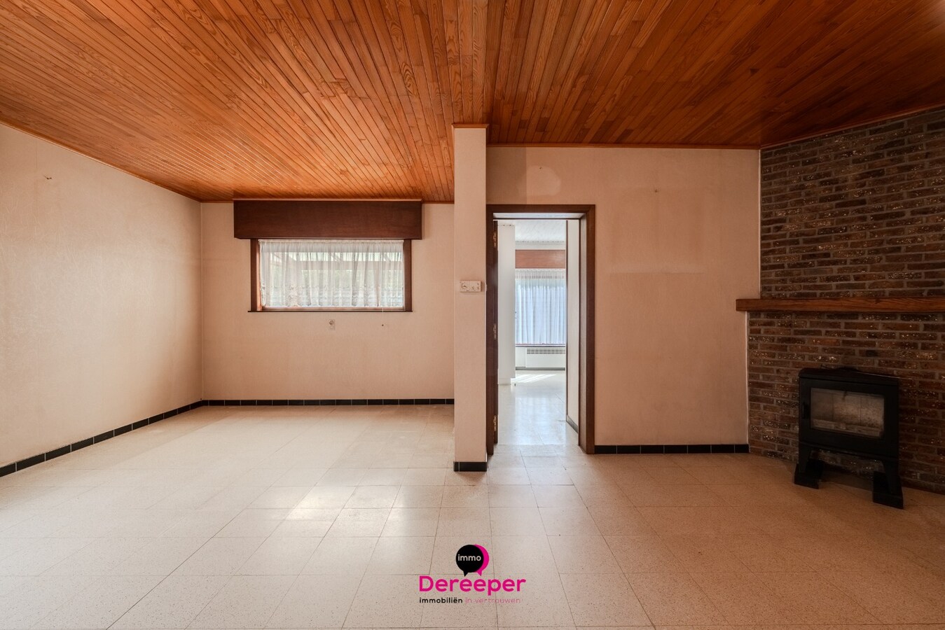 Karaktervolle woning met ruime bijgebouwen, showroom en atelier op een perceel van 2.084 m² 