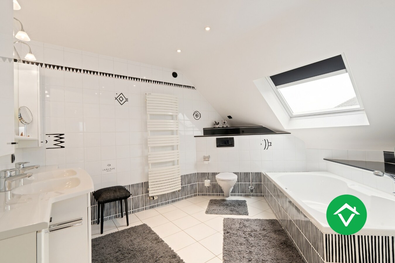 Stijlvolle alleenstaande villa met luxueus interieur en vier slaapkamers te Roeselare 