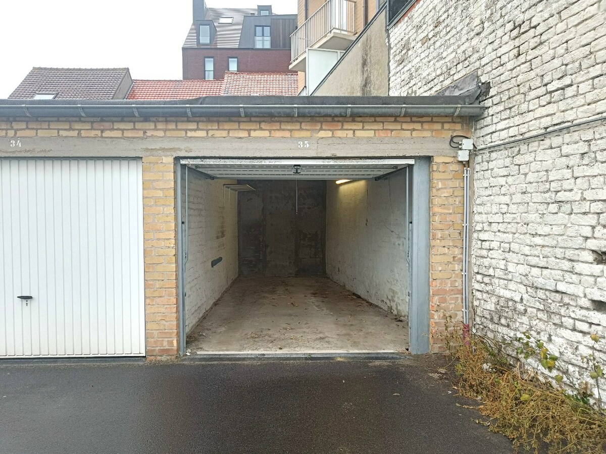 Centraal gelegen garagebox nabij de zeedijk in Heist 