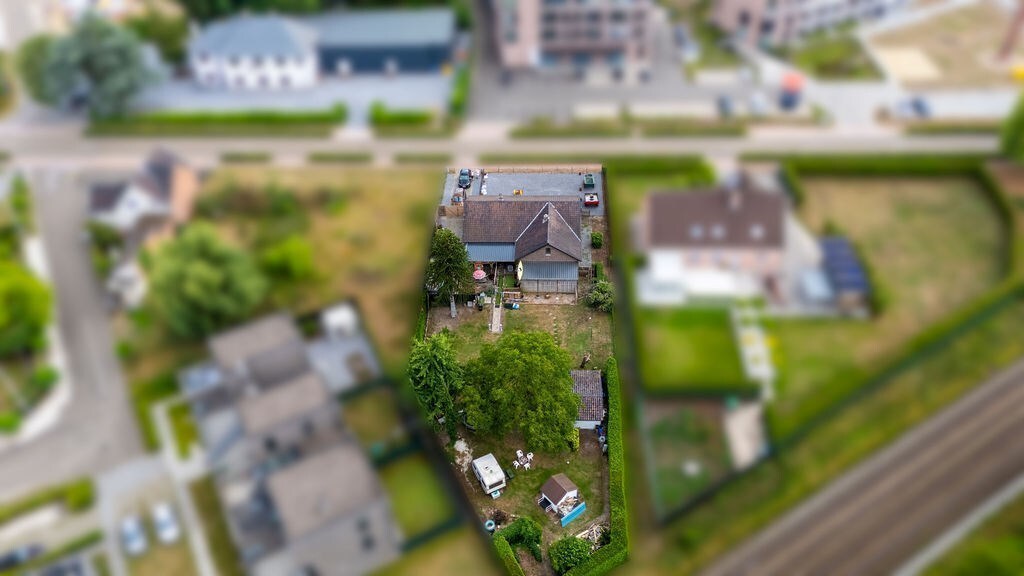 RUIME GELIJKVLOERSE WONING MET 3 SLAAPKAMERS, GARAGE EN RUIME TUIN TE HASSELT (KERMT) 