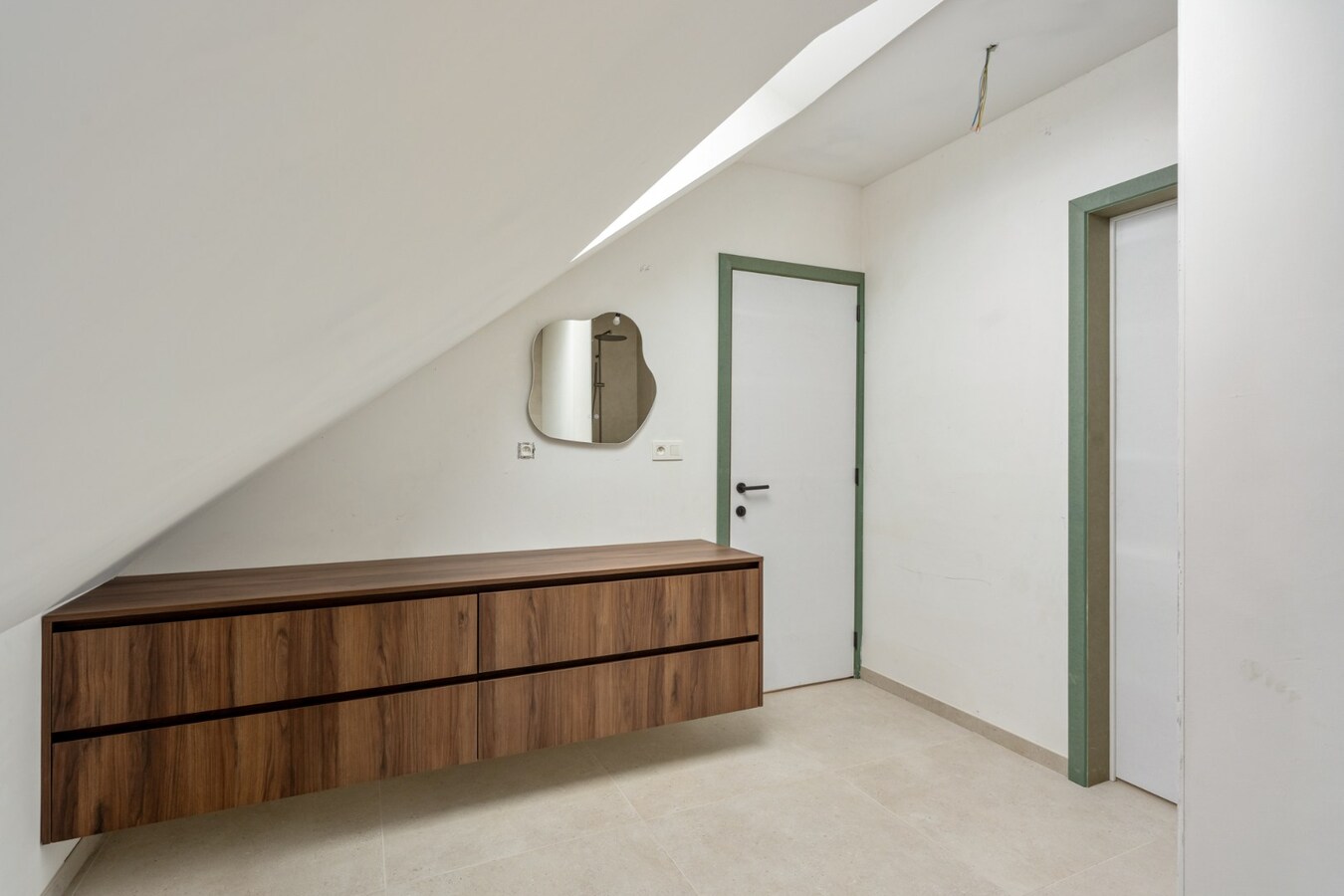 Exclusieve woning in volledig heropgebouwde hoeve op een perceel van 4a60ca! 