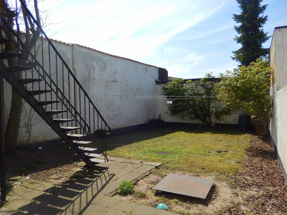 Vernieuwd appartement met zuidgerichte tuin 