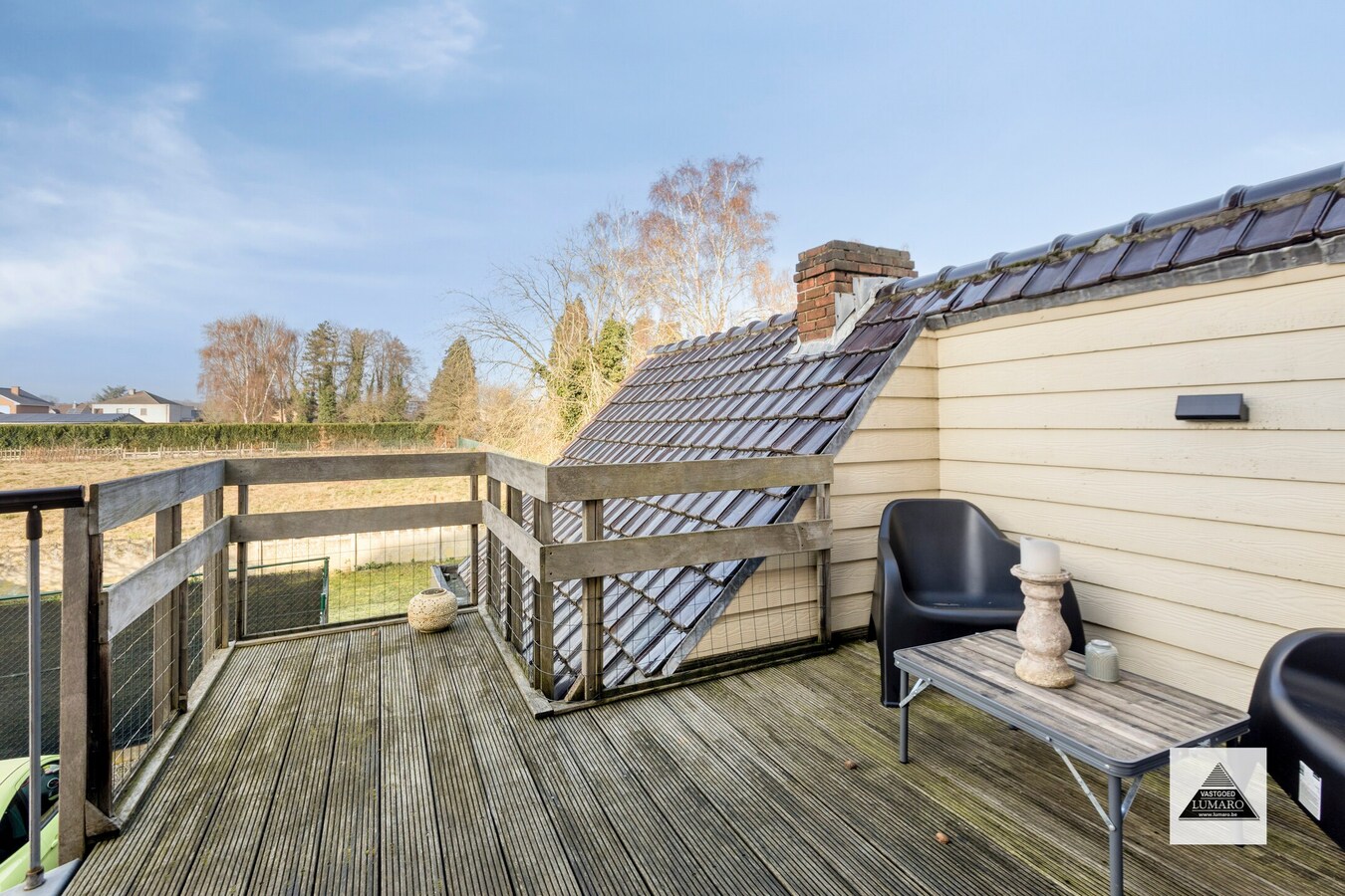 Vernieuwd duplex app. met 3 slaapkamers, terras, parking 