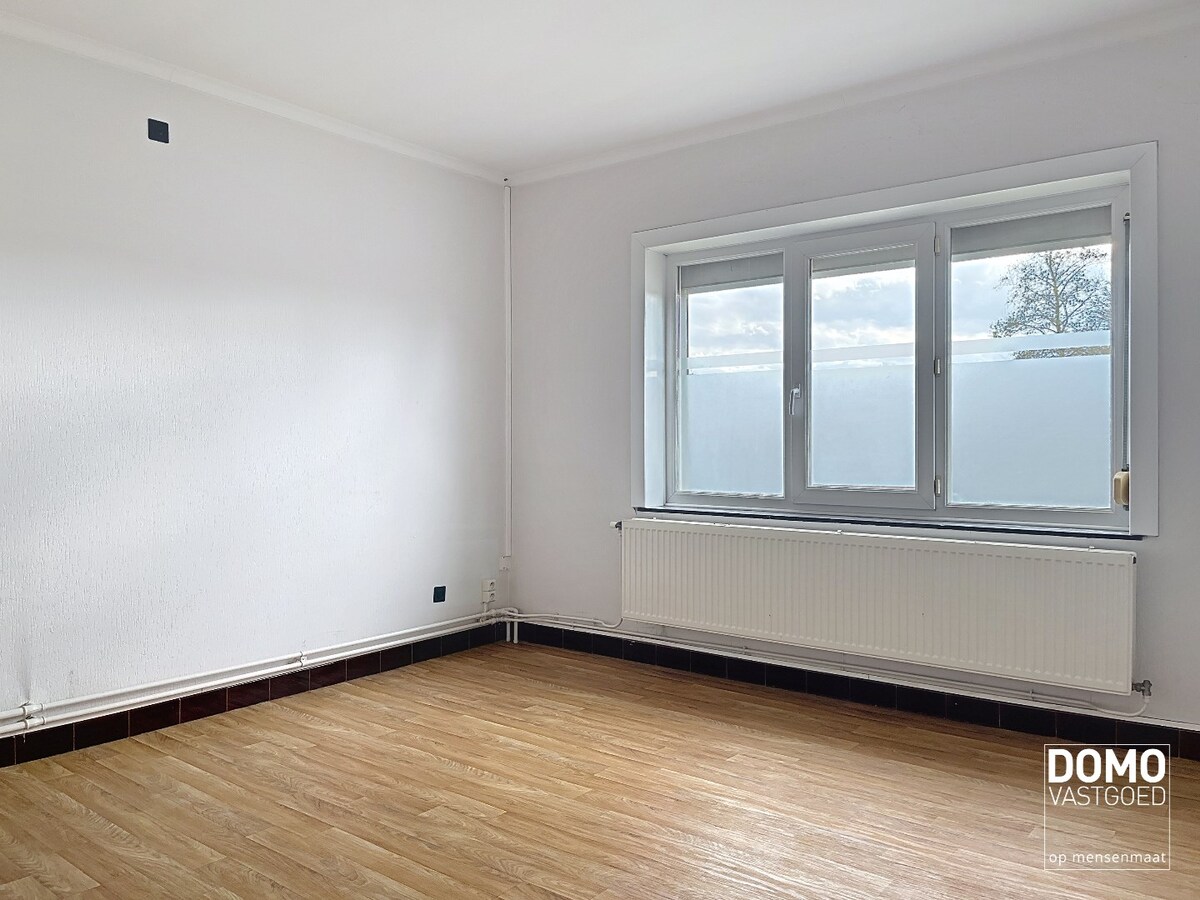 Half open bebouwing gelegen te Beringen - 3 slaapkamers -  203m² 