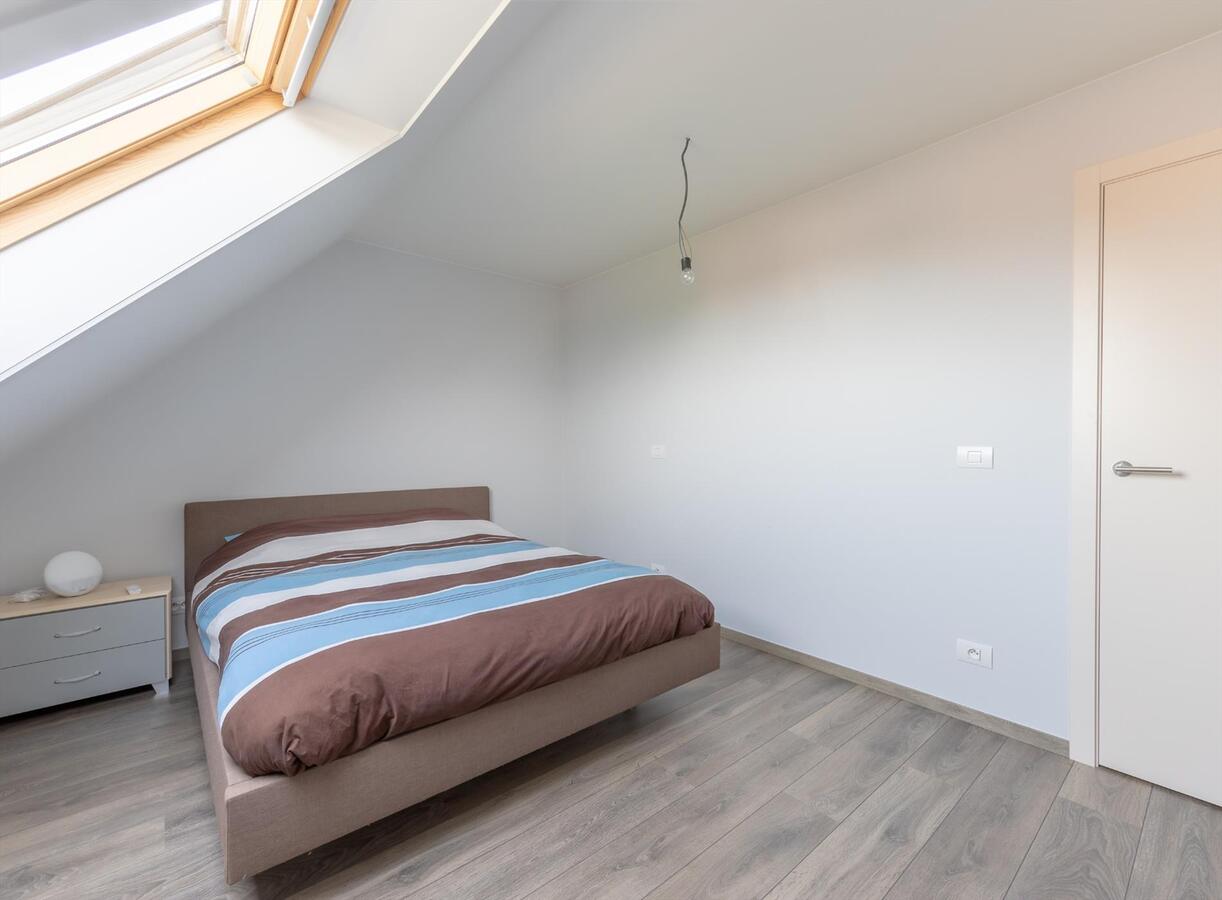 Zeer ruime woning met bijzonder veel licht én luxe  !    IDEAAL VOOR GROOT GEZIN !! 