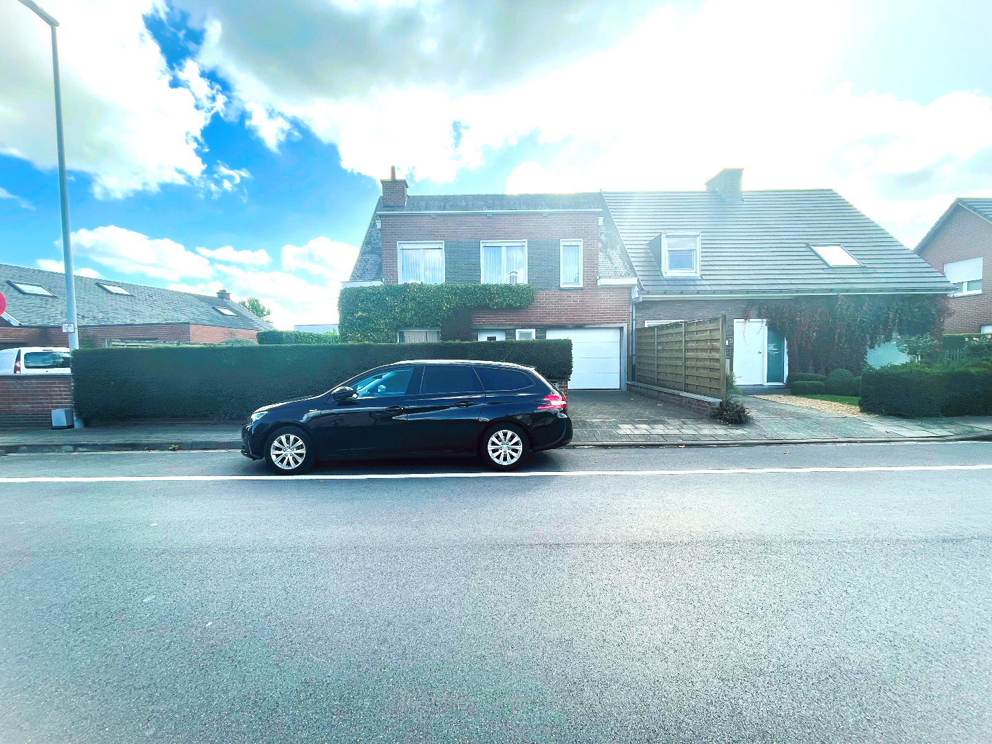 Halfopen bebouwing met 4 slaapkamers en leuke tuin 