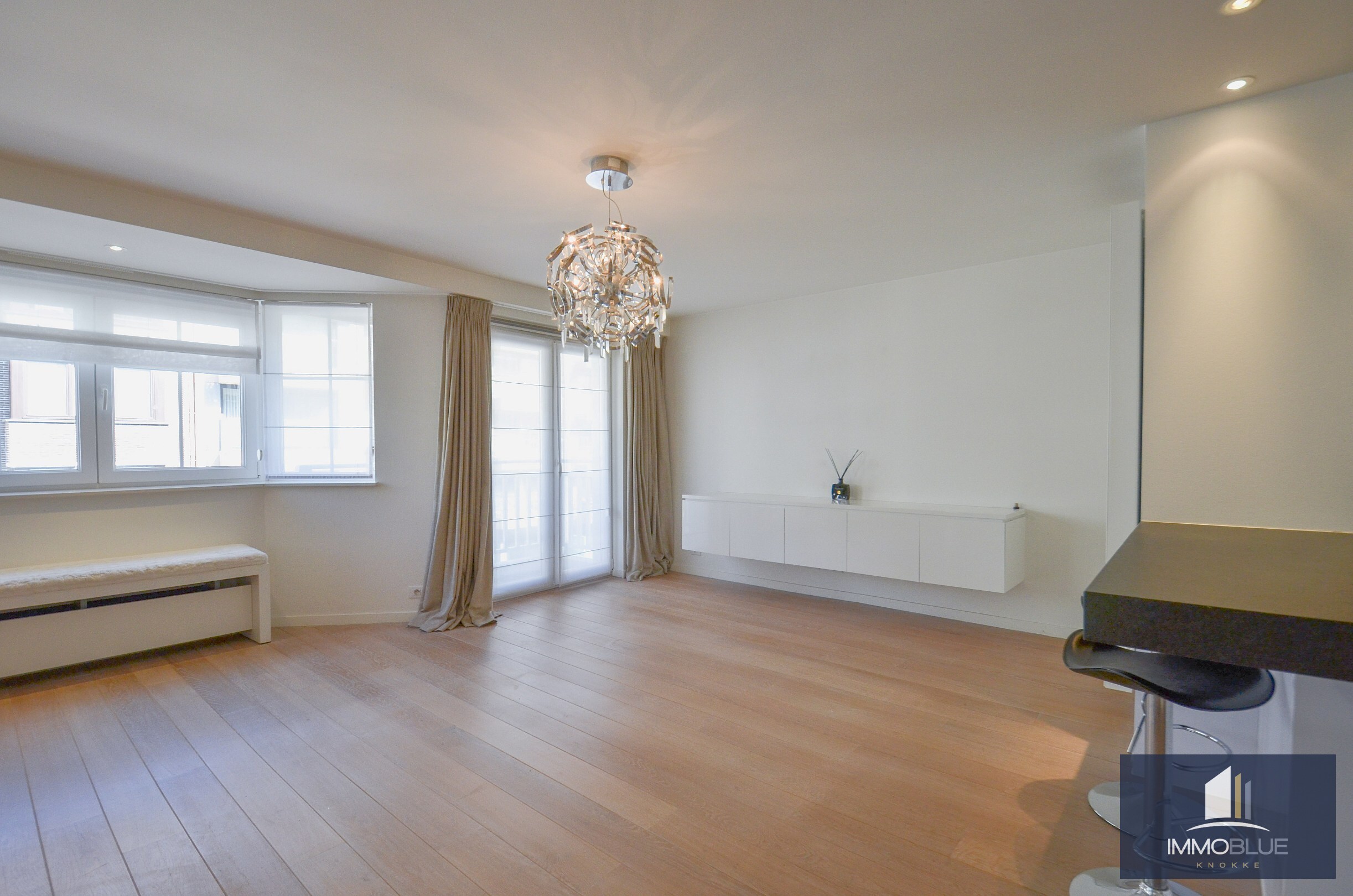 Topaanbieding – Uitzonderlijk ruim appartement gelegen in een stijlvolle residentie. 