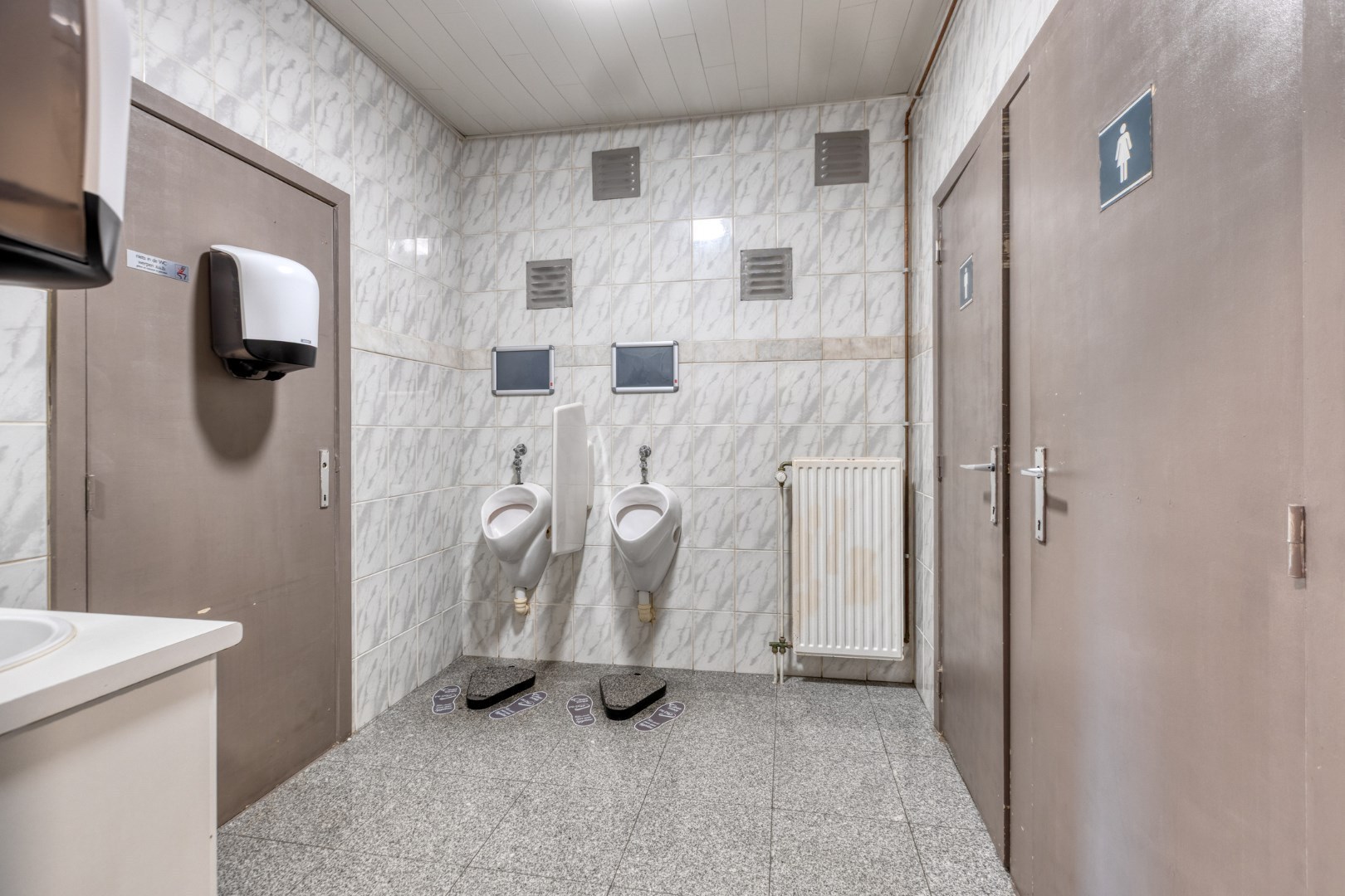 Handelshuis met tal van mogelijkheden in Geel 