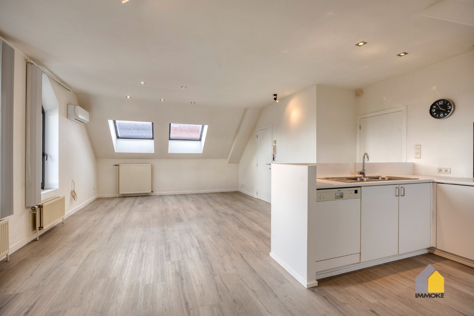 Modern appartement met 2 slpks en parking. 