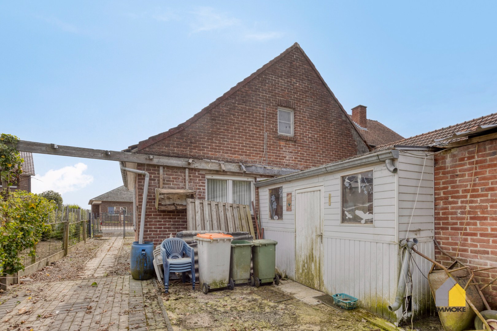 Volledig te renoveren woning op een perceel van 11 a 74 ca. 