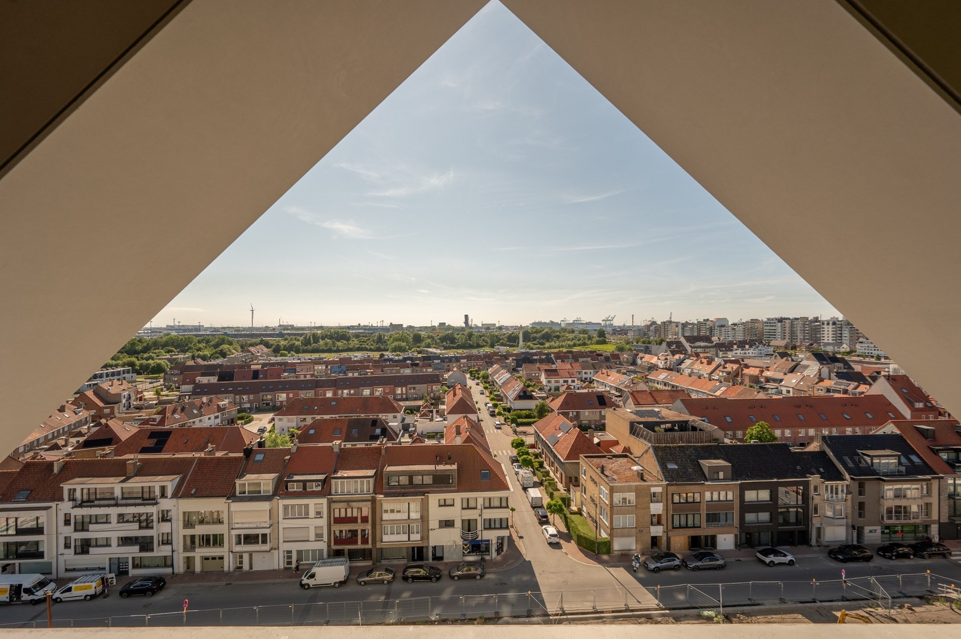 Centraal gelegen 3-kamer appartement te Res. Hoost: Opendeurdag Zondag 04/01 (tussen 14u en 17u) 