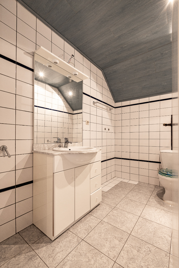 Ruime (4 slpks) instapklare woning met tuin rustig gelegen te Waarschoot 