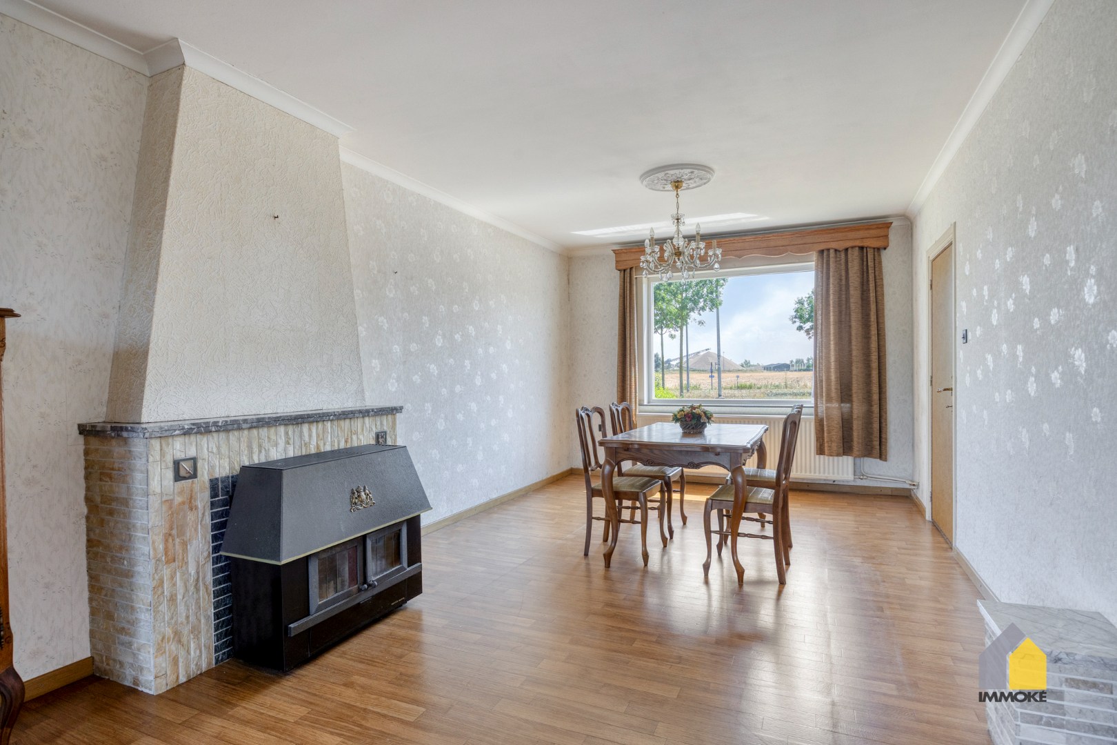 Karaktervolle, halfvrijstaande woning op 7a 31ca met aangrenzend weiland 16a 50ca. 