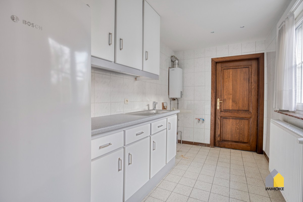 Vrijstaande, statige woning op 7 a 82 ca met 3 slpk en mooie tuin. 