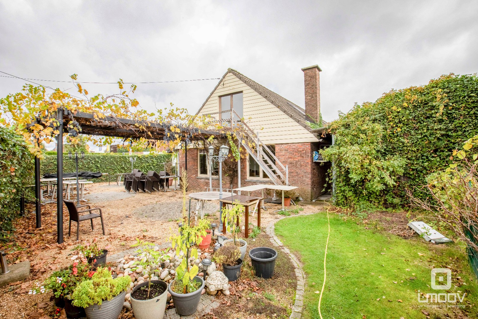 Te koop- Gebruiksklaar restaurant met terras en appartement in hartje Hijfte (Lochristi) 