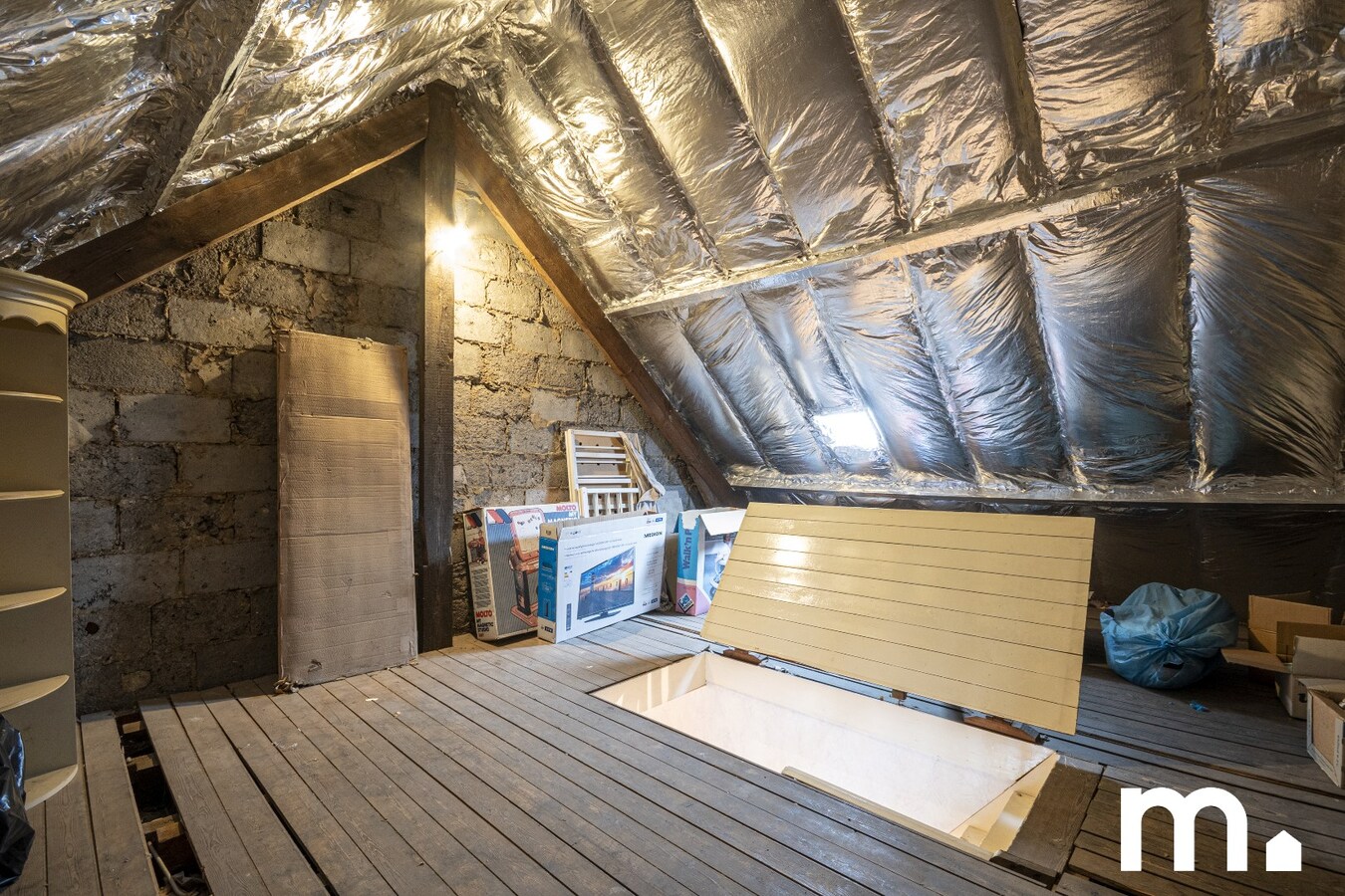 Woning met 5 slaapkamers, garage en tuin te Izegem! 