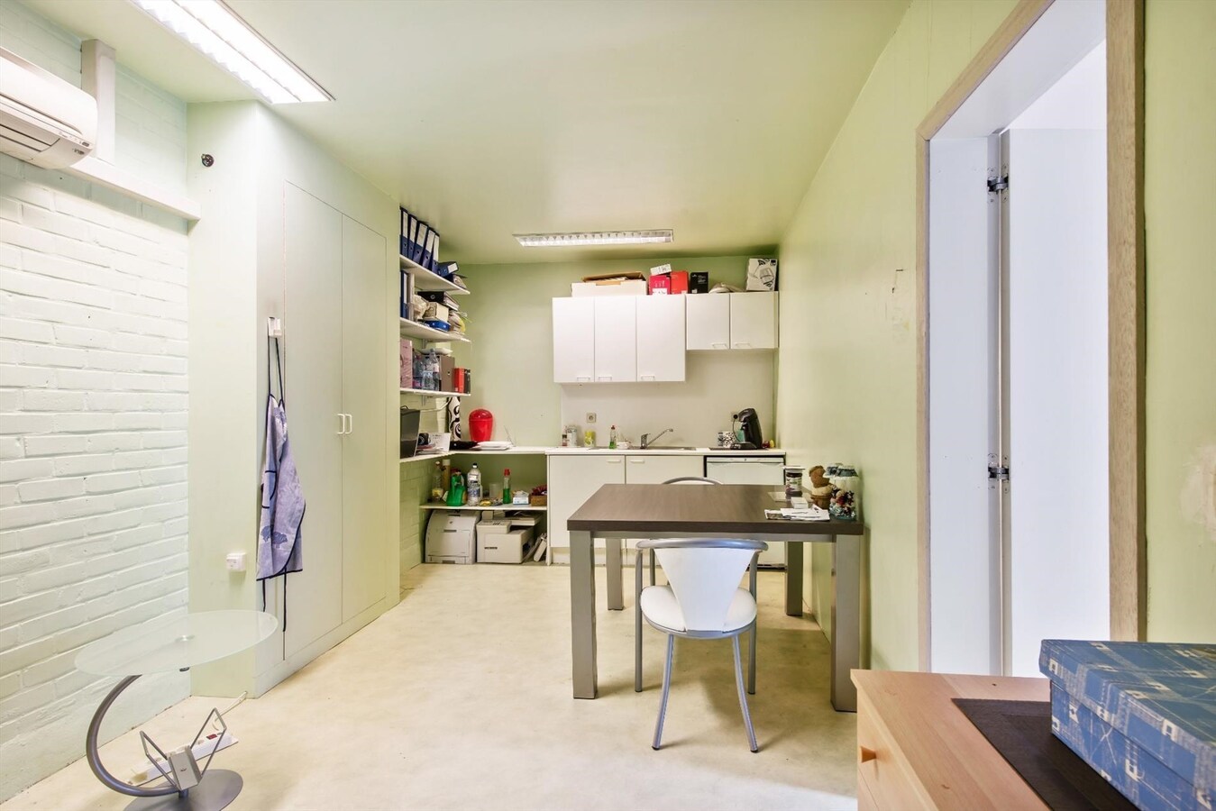 Uitstekend gelegen, gelijkvloerse handelsruimte in het centrum van Diksmuide 