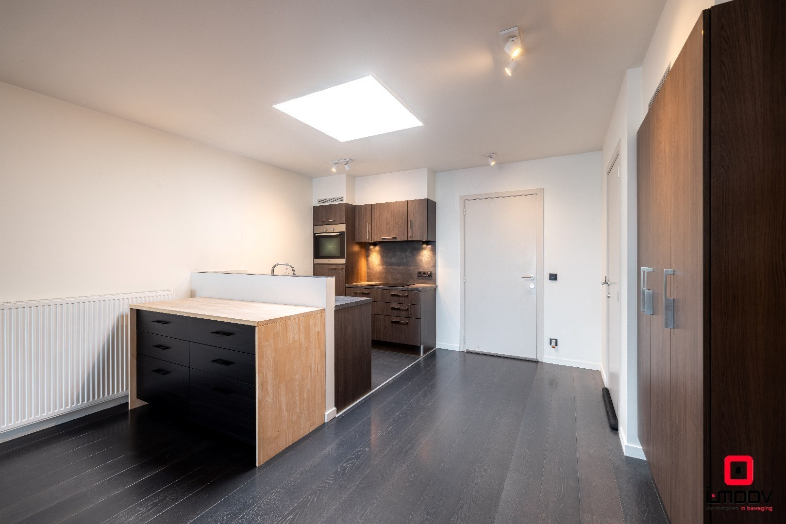 Lichtrijk en modern tweeslaapkamer appartement met groot terras in Oostakker 