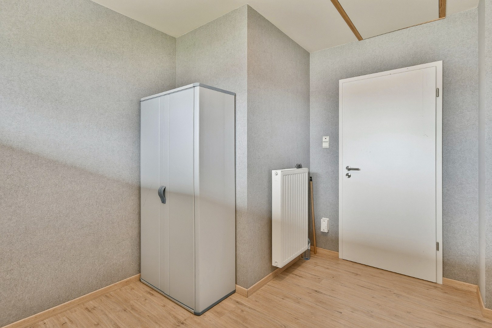 Instapklare alleenstaande woning met 4 slaapkamers op rustige ligging in Koekelare 