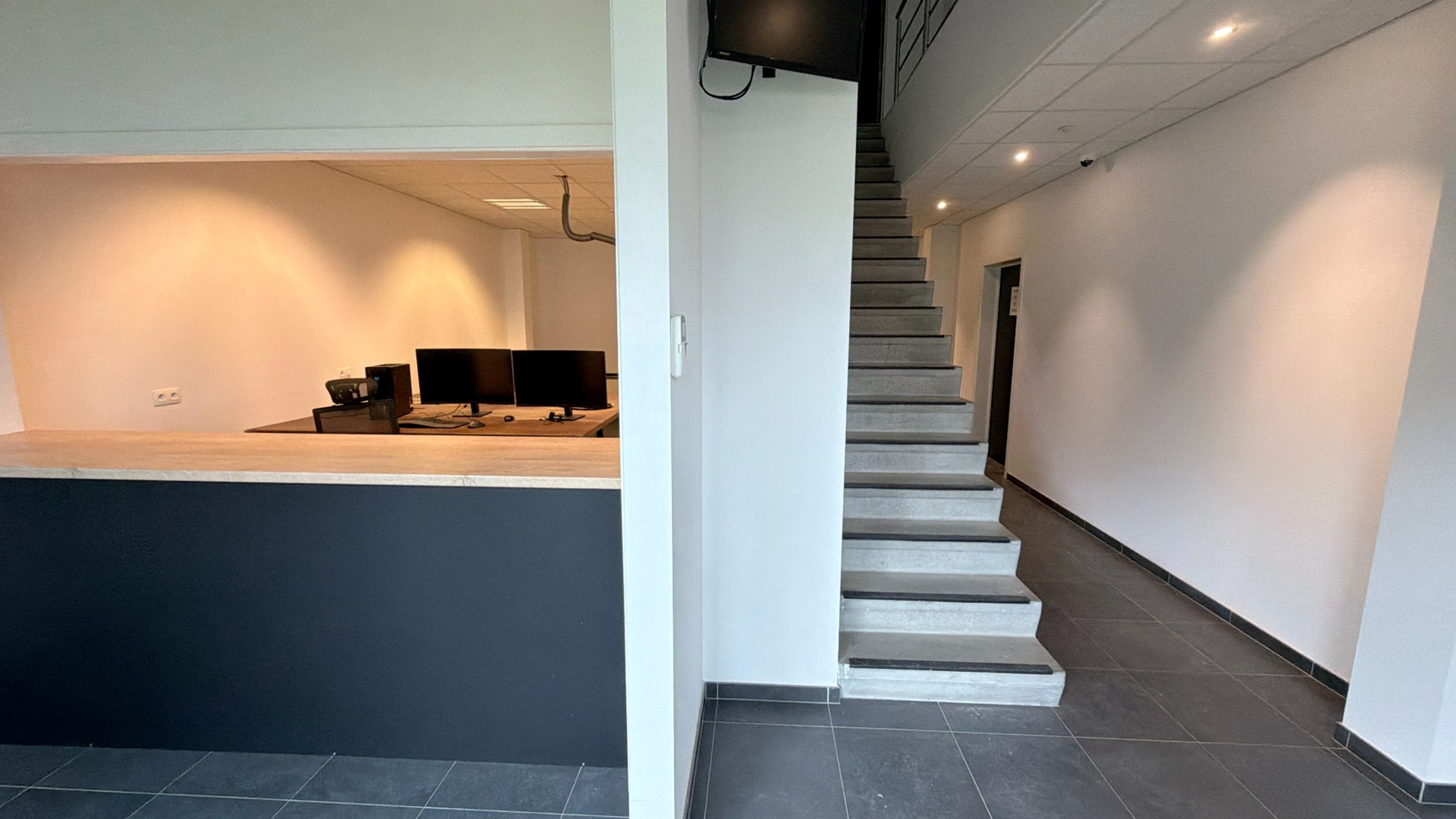 Bedrijfsunits met magazijn en kantoor te huur in Mechelen-Noord