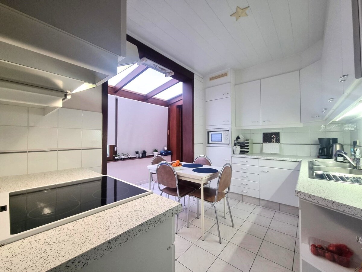 Centraal gelegen, zeer ruime gezinswoning te Heist 