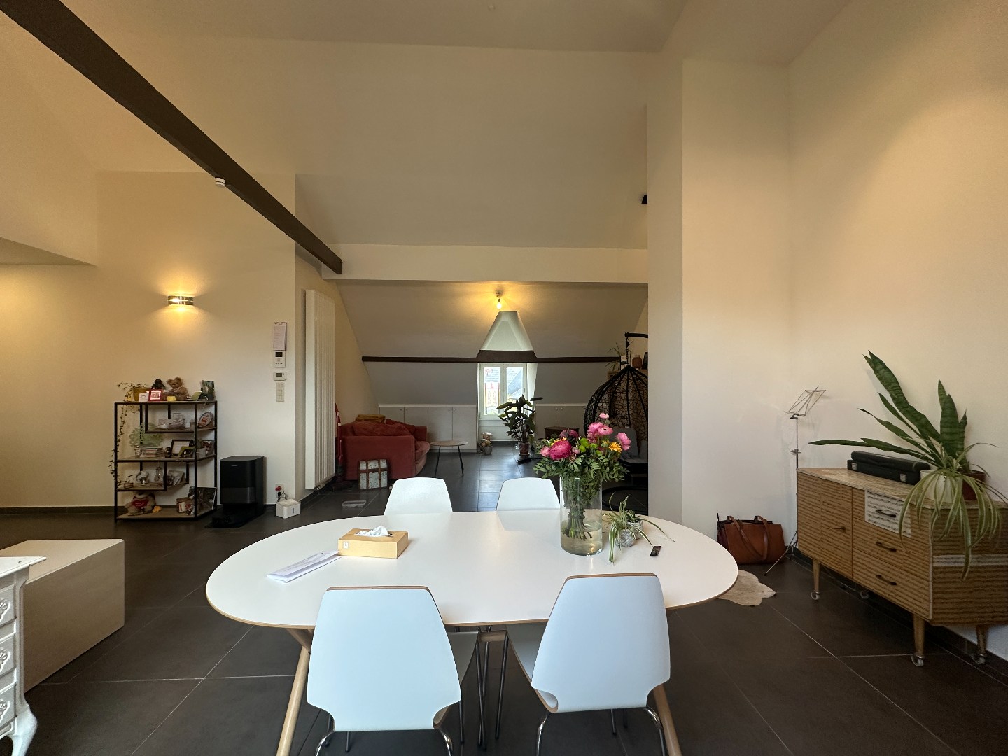 Dakappartement (120 m²!) met 2 slaapkamers, centrum Torhout 