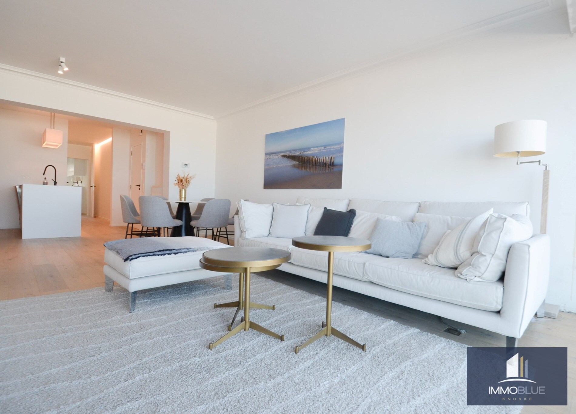 Stijlvol, recent gerenoveerd appartement met frontaal zeezicht. 