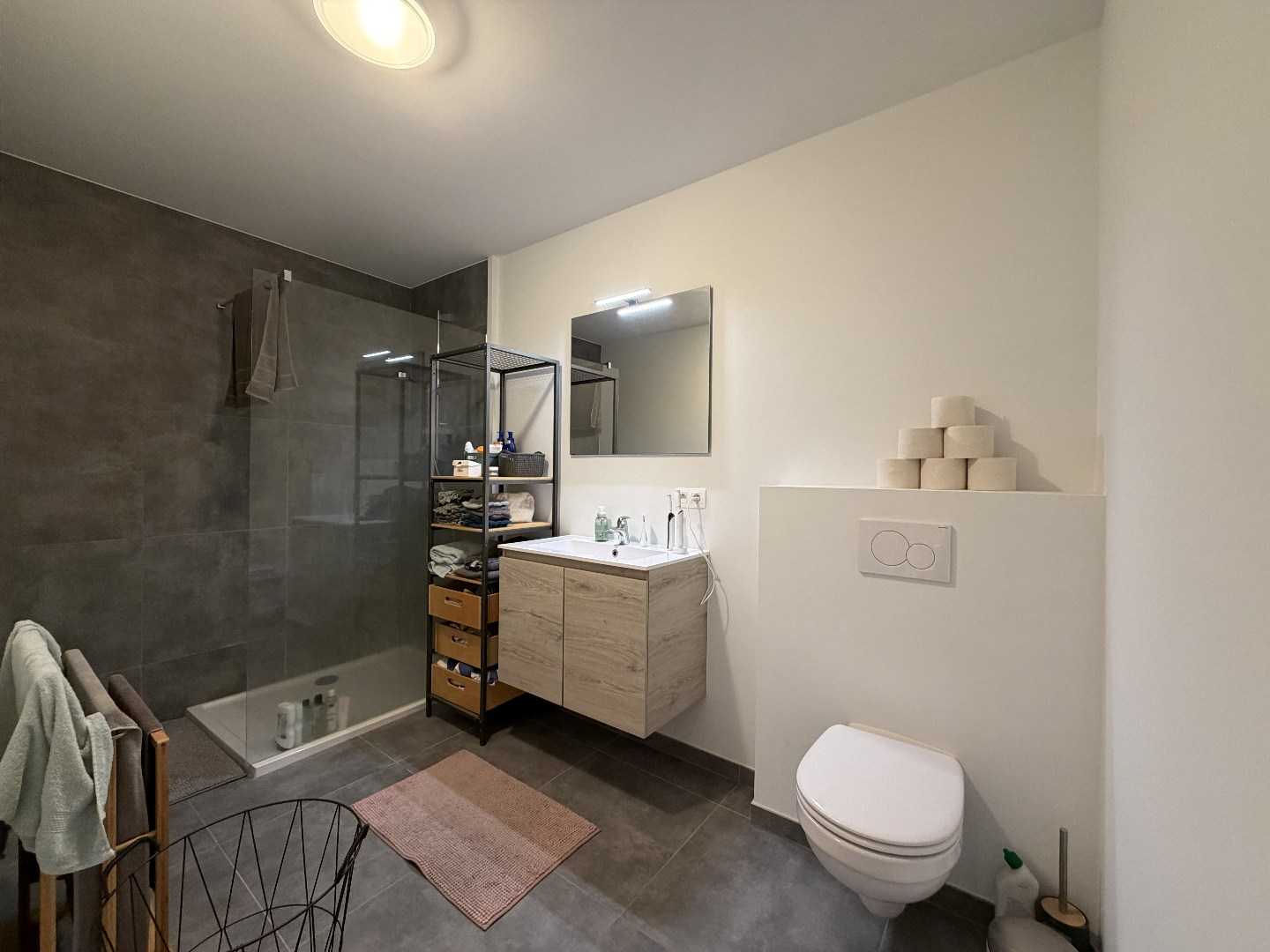 Recent en energiezuinig appartement met 1 slpk. en groot terras in Geel-centrum 
